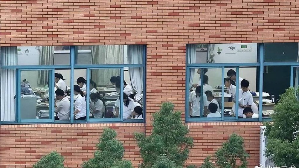 无耻!暑假花2万给孩子补课,一结束就把老师告了,拿回了补课费|补课|补课费|家长_新浪新闻