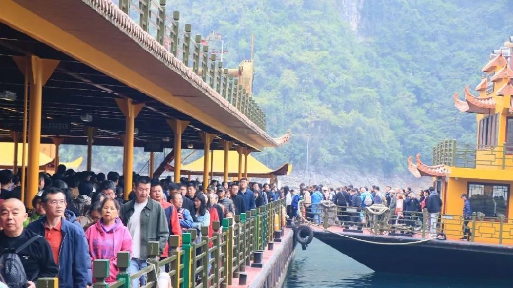 清明假期第二天丨景区迎来客流高峰|清江画廊|旅游|春游|约会|非遗_新浪新闻