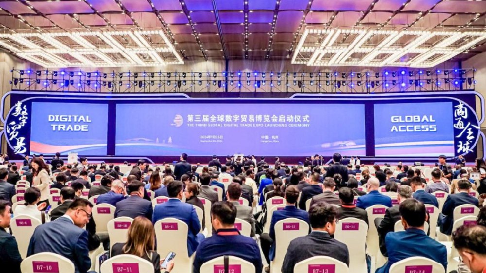 谦寻亮相第三届数贸会，为“服务消费”交出40亿元成绩单|世界行|直播间|蜜蜂_新浪新闻