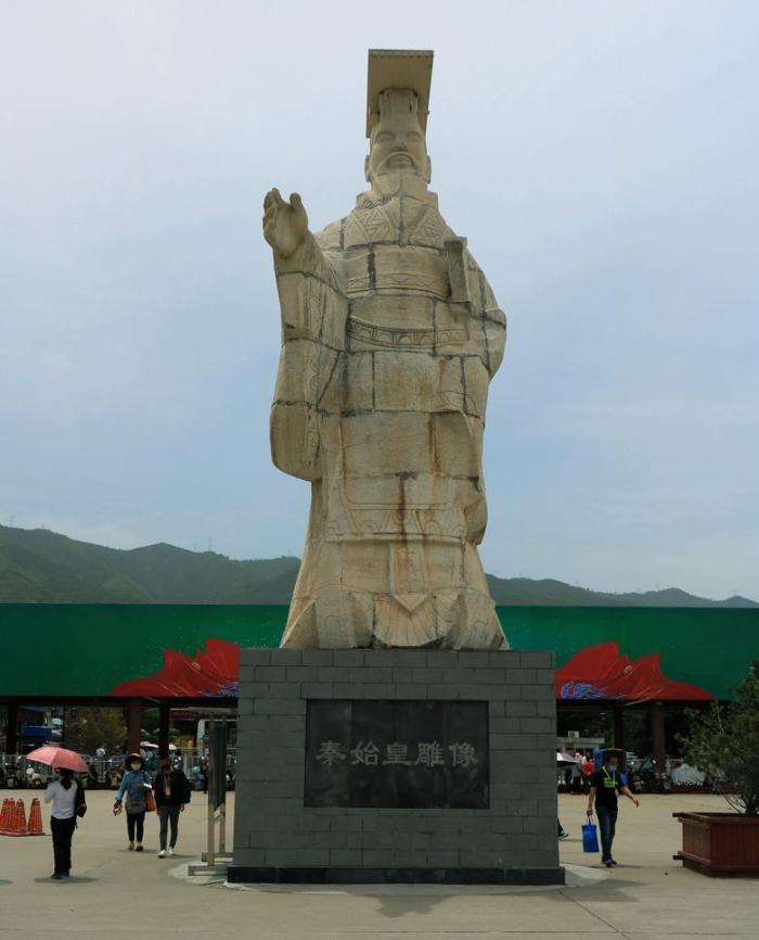 秦王政积极筹备冠礼并积极争取宗室和芈氏的支持最终得以掌握大权