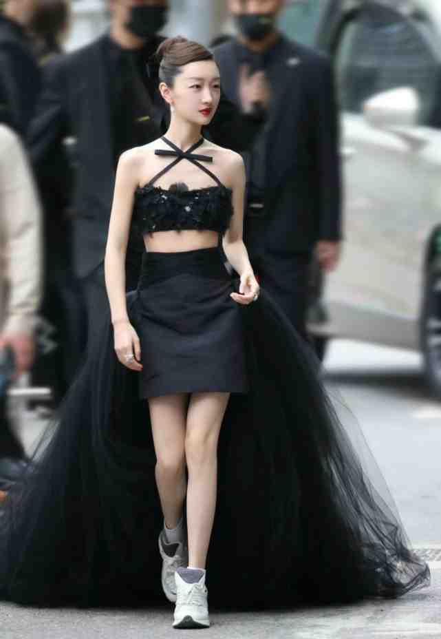 六位女星同穿黑色礼裙现身活动!刘雯赢麻了,周也最让人惊喜休闲区蓝鸢梦想 - Www.slyday.coM 六位女星同穿黑色礼裙现身活动!刘雯赢麻了,周也最让人惊喜休闲区蓝鸢梦想 - Www.slyday.coM