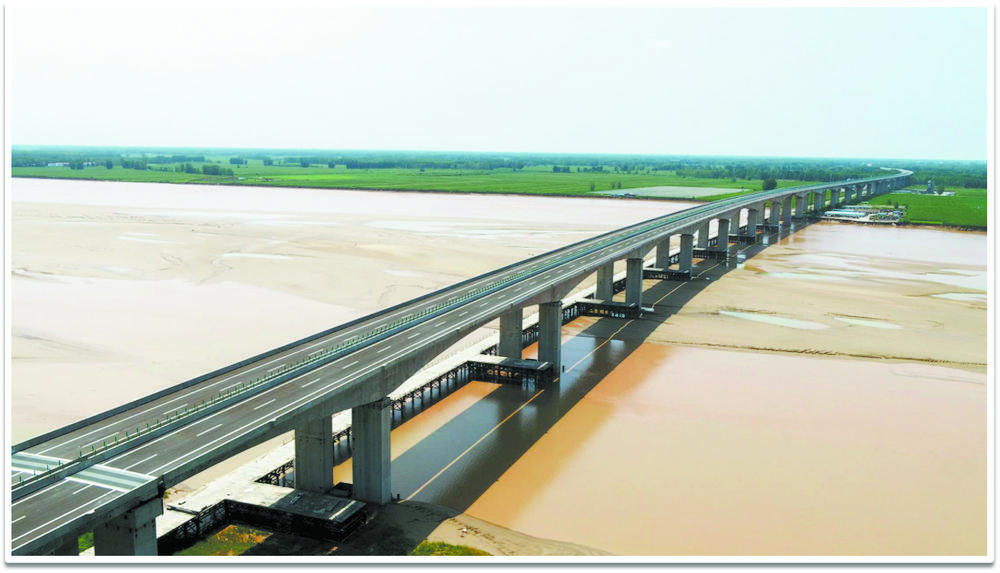 建设中的鲁南高铁菏兰段菏泽东站鸟瞰图牡丹机场牡丹机场飞机试飞成功