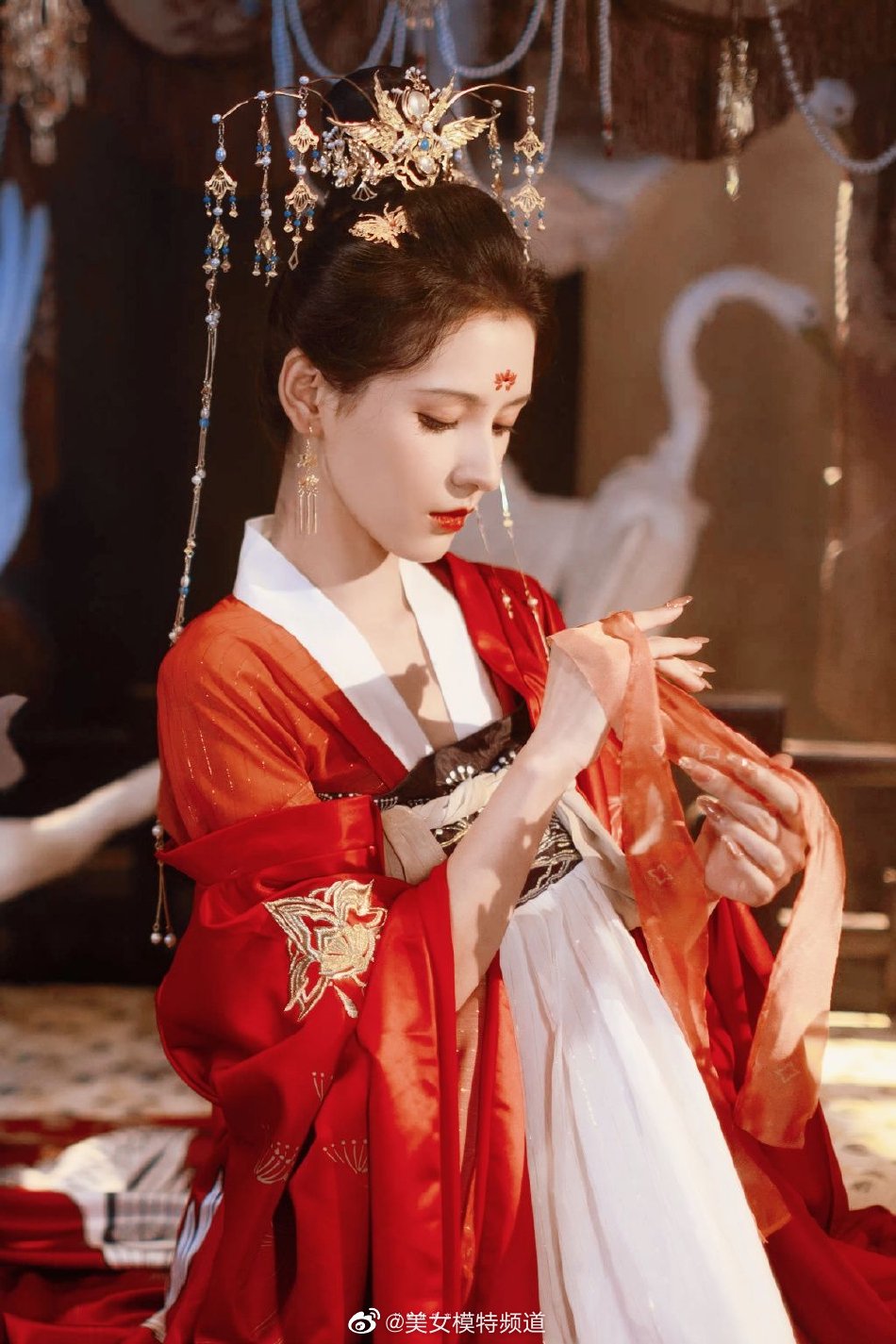 张予曦古风仙侠造型释出 双风格造型亮眼尽显妖娆妩媚