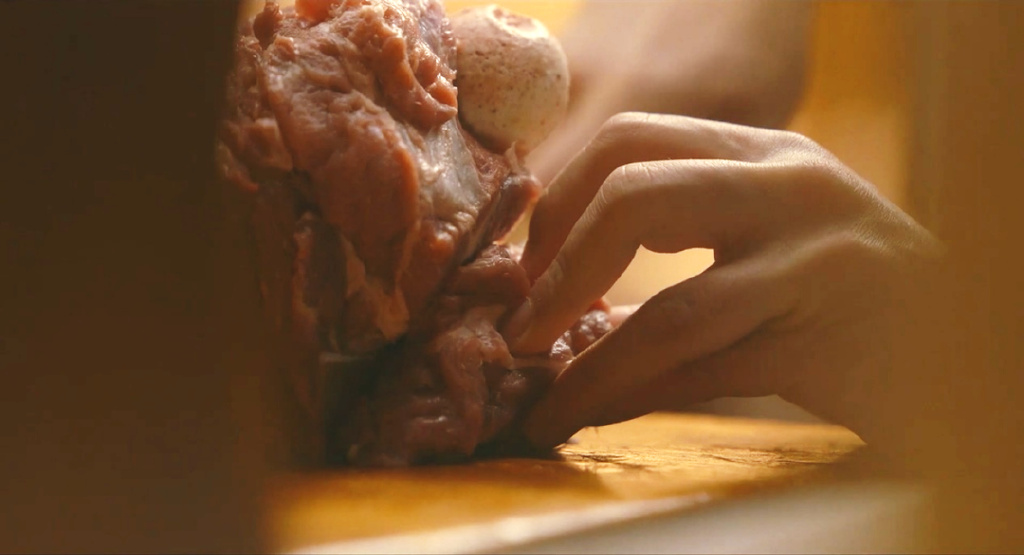 囚禁无数女孩竟是为了贩卖人肉