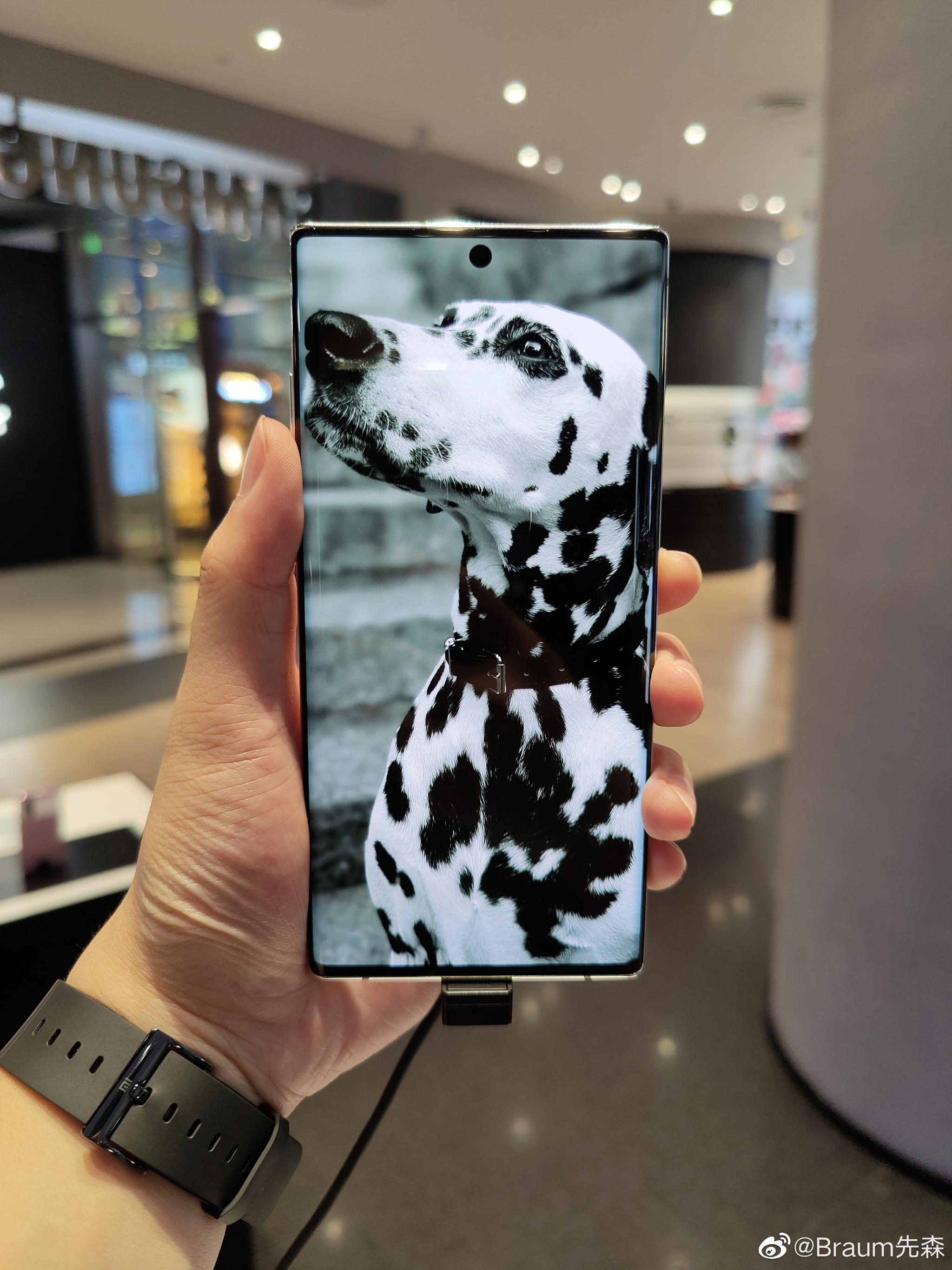 三星note20ultra69英寸的120hz2k屏幕