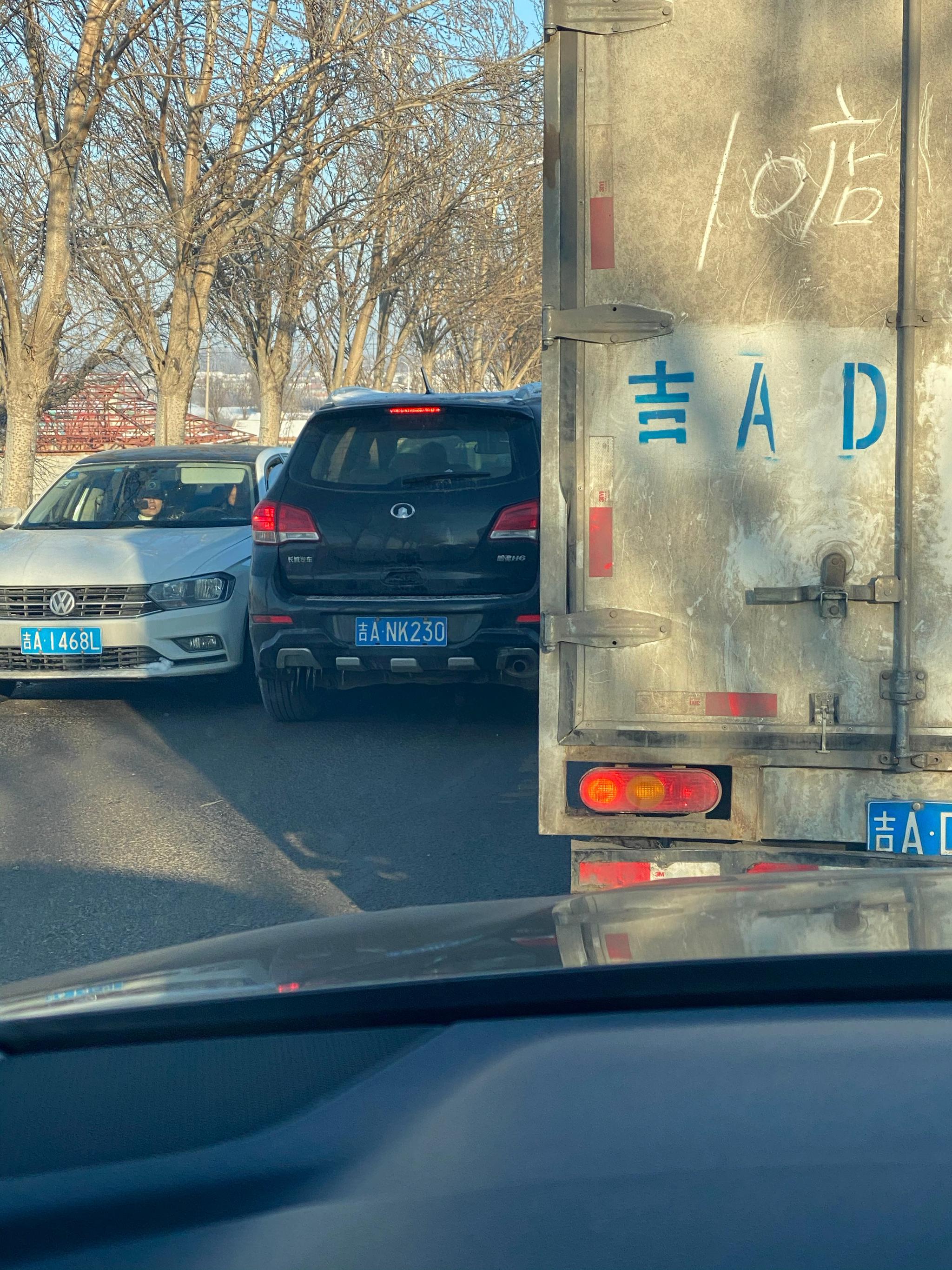 网友反映:在范家屯镇x064公路自北向南方向,本来路就不宽_高清图集