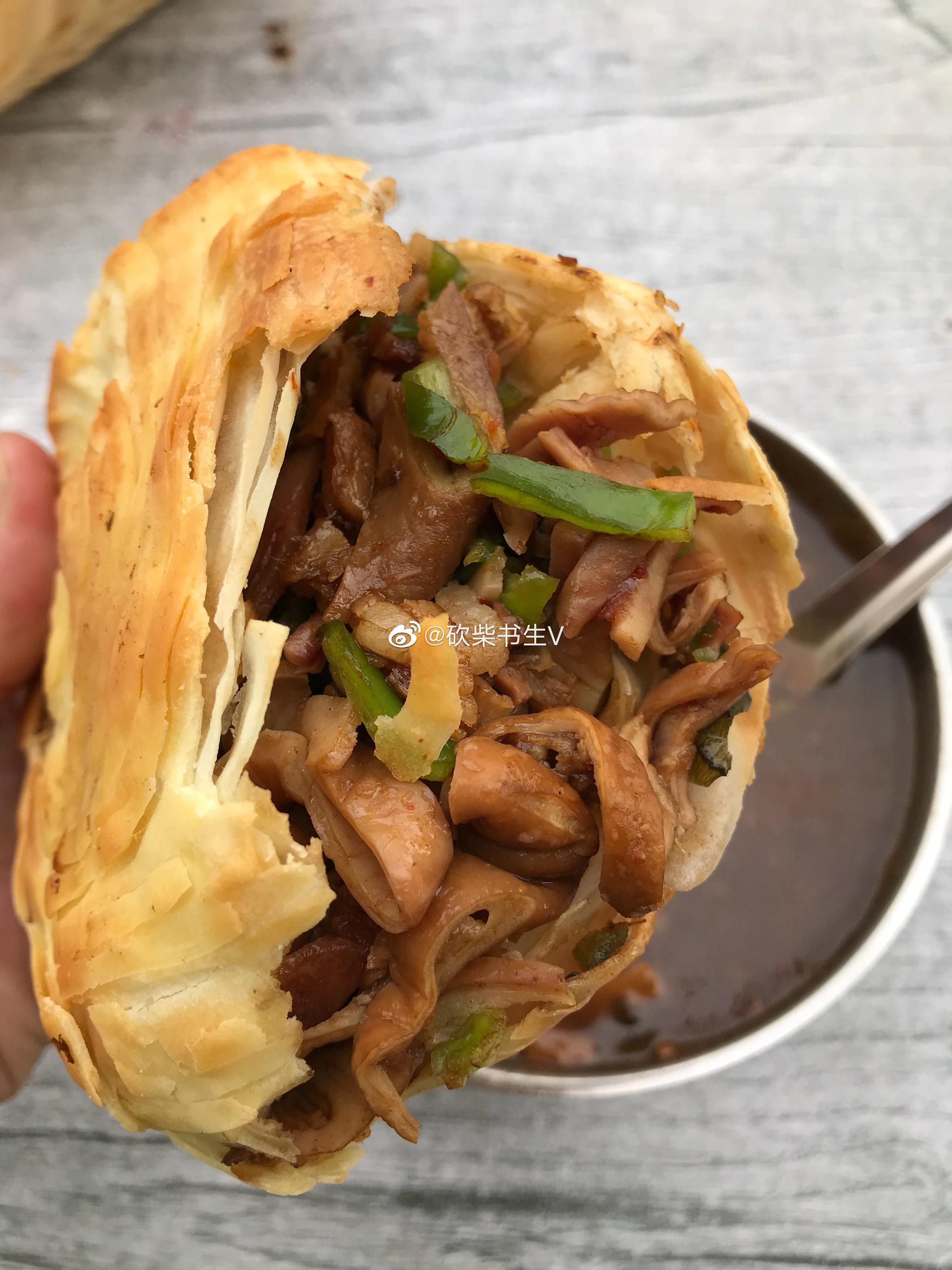 昨晚分享了18种“中式汉堡”——肉夹馍(烧饼夹肉)……|小吃|卤肥肠_新浪新闻