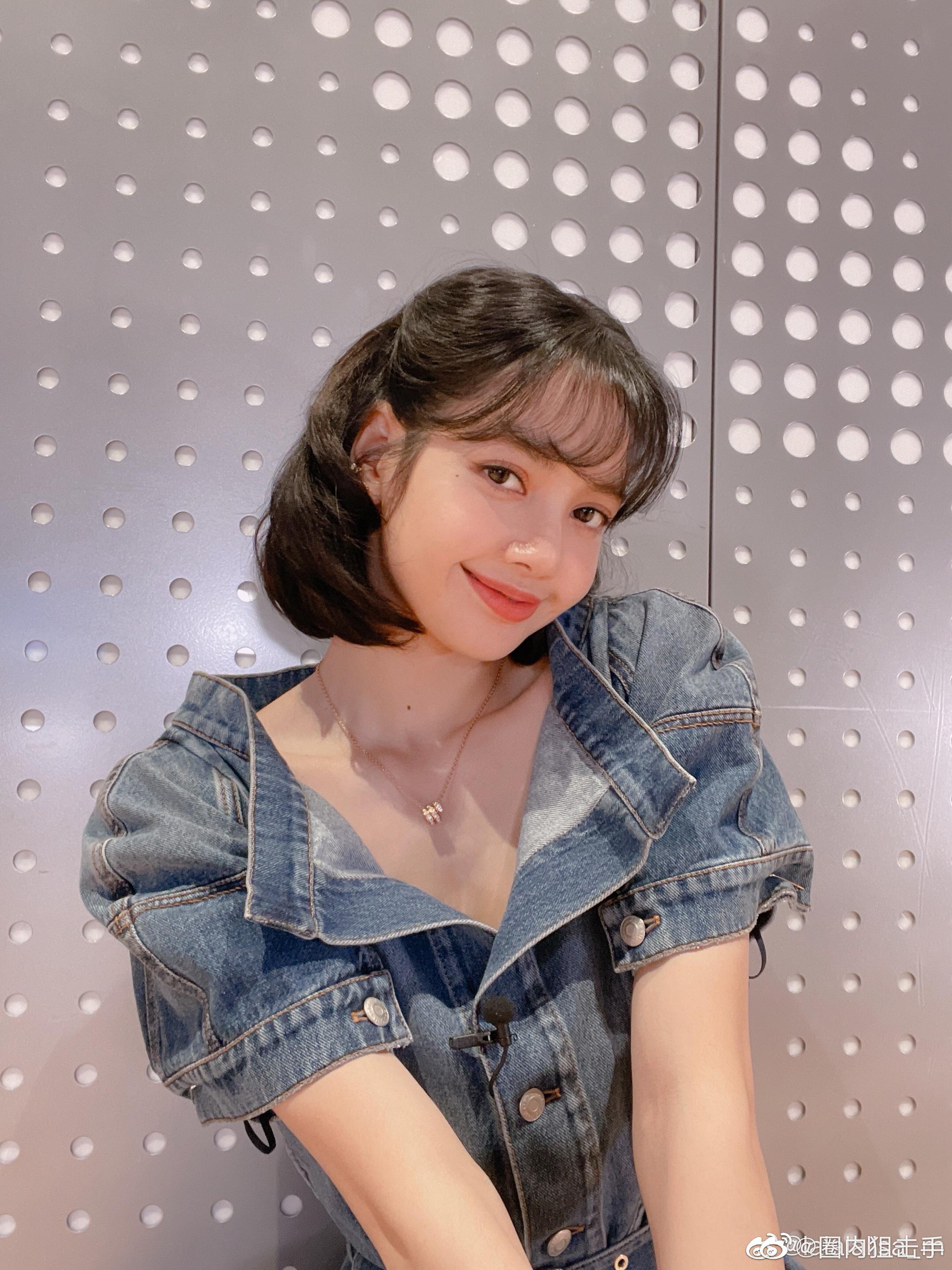 lisa晒造型图白雪公主同款短发又甜又美又酷