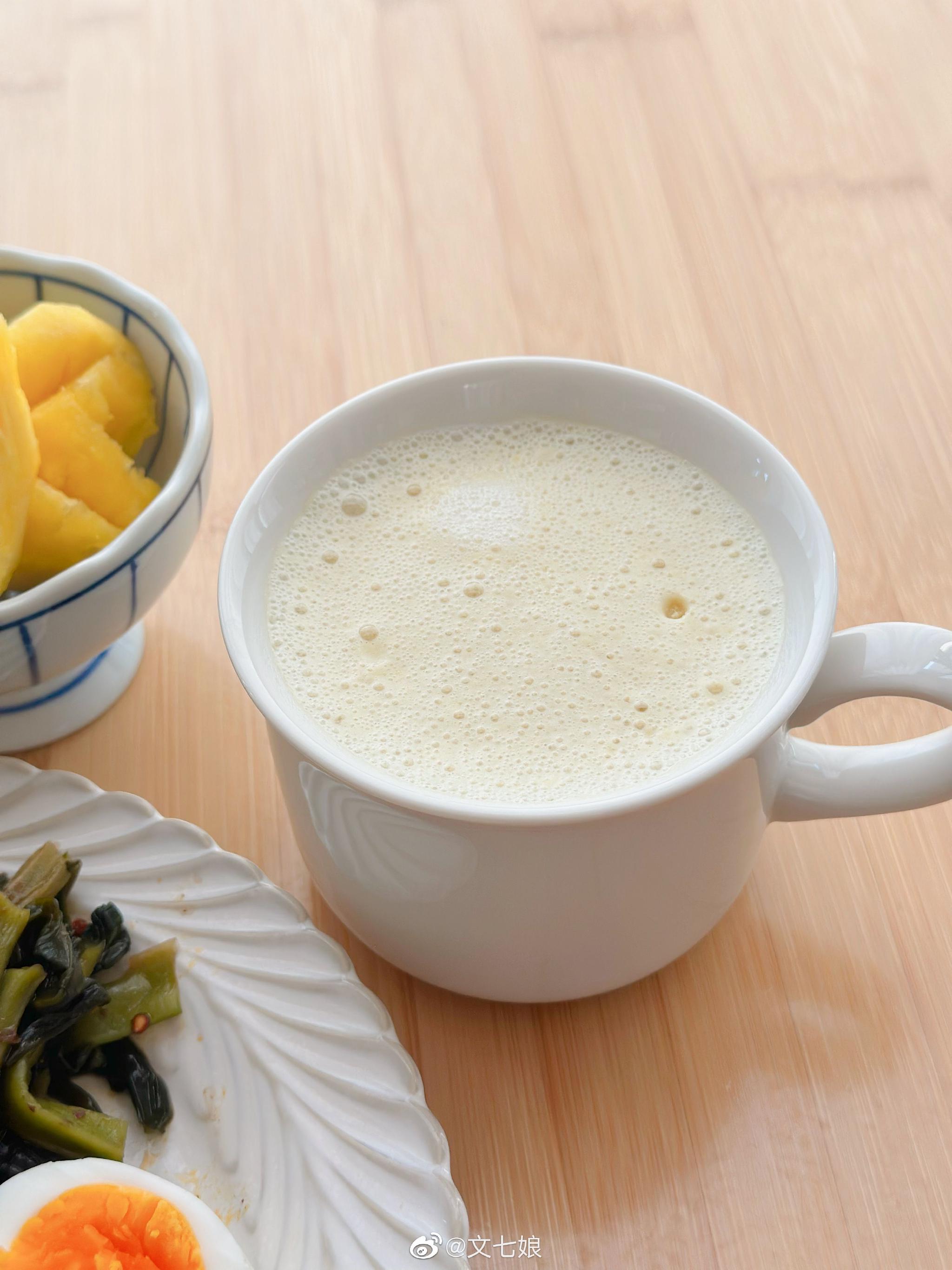 早饭03粗粮粘豆包鸡蛋04凉拌海带苗金钻凤梨豆浆05