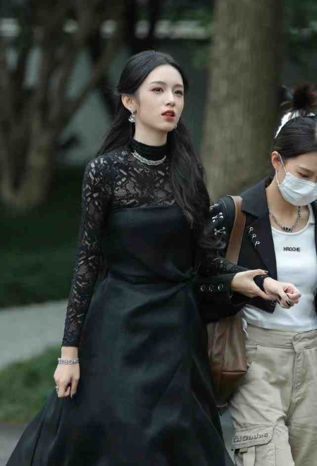 六位女星同穿黑色礼裙现身活动!刘雯赢麻了,周也最让人惊喜休闲区蓝鸢梦想 - Www.slyday.coM 六位女星同穿黑色礼裙现身活动!刘雯赢麻了,周也最让人惊喜休闲区蓝鸢梦想 - Www.slyday.coM