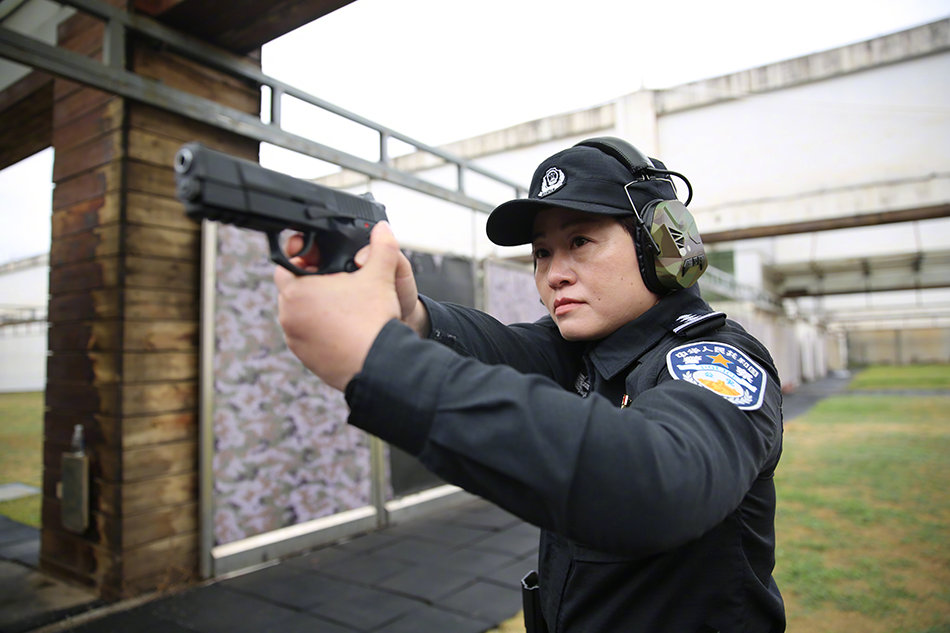 武汉女特警队长陈蔚战功赫赫的神枪手