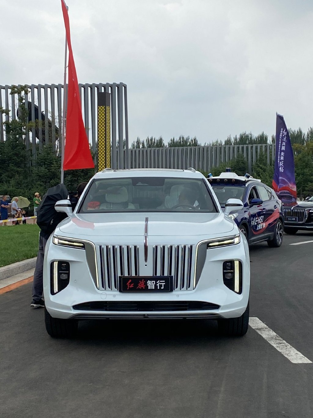 红旗新车e-hs9实拍!这个气场你觉得你能驾驭吗?_高清图集_新浪网