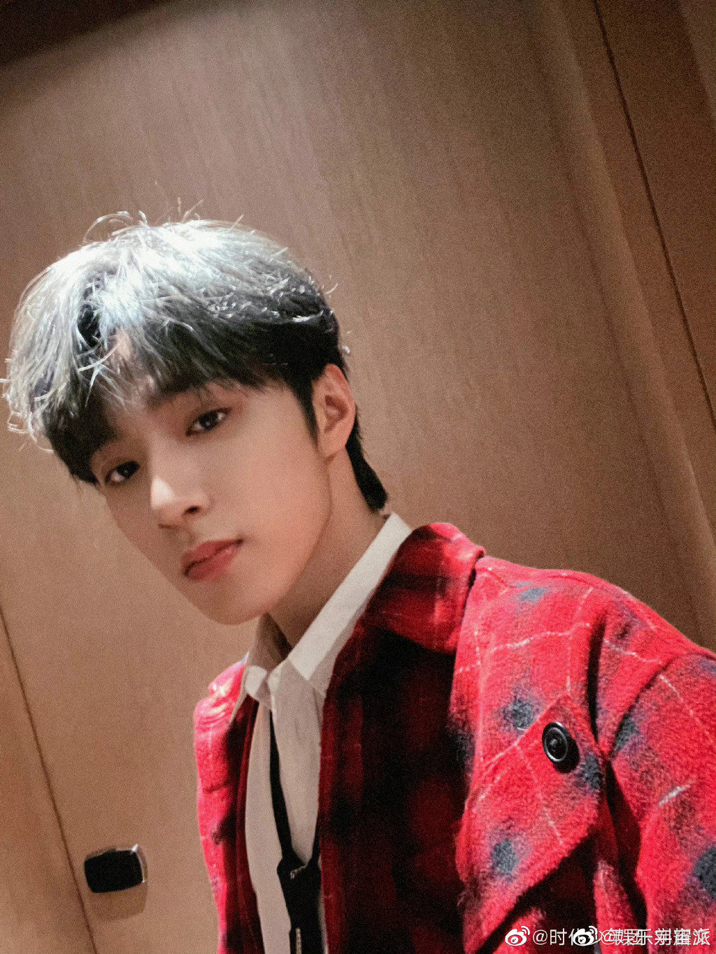 我们刘耀文的最新自拍来啦!咱就是一整个被弟弟迷住!