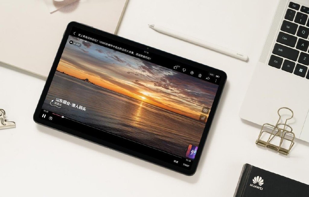 正面上,华为matepad 11英寸 2023款也配备了一块高素质的屏幕,观感