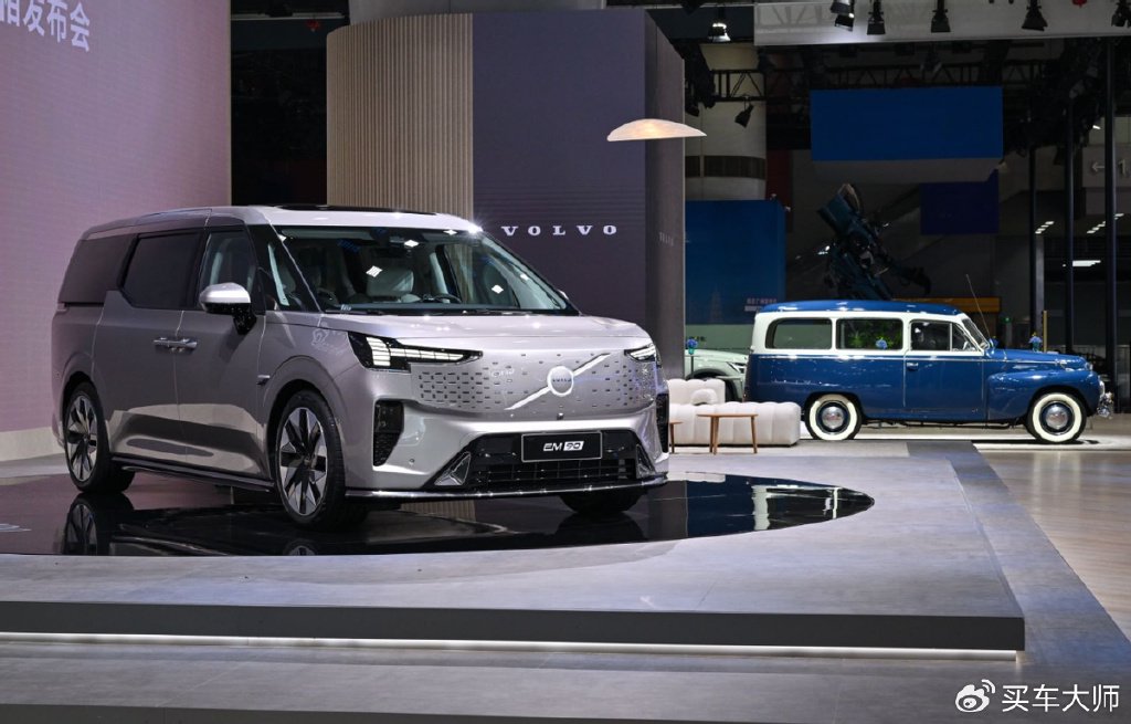 纯电豪华mpv新卷王沃尔沃em90亮相广州车展
