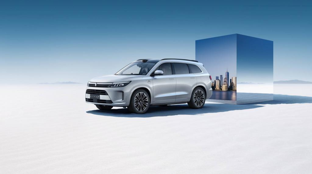 增程大五座SUV 新岚图FREE对比新问界M7谁才是最优选