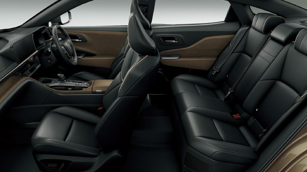 丰田发布改款皇冠跨界车4个等级选择6040分体式折叠后排座椅