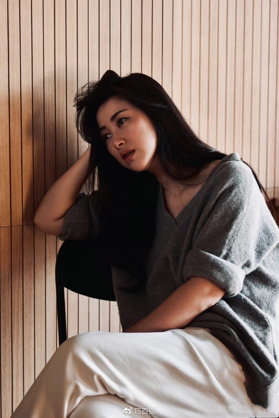 素颜入镜,黑色开叉长裙轻熟 - 朱珠图片头像 - 实验室设备网