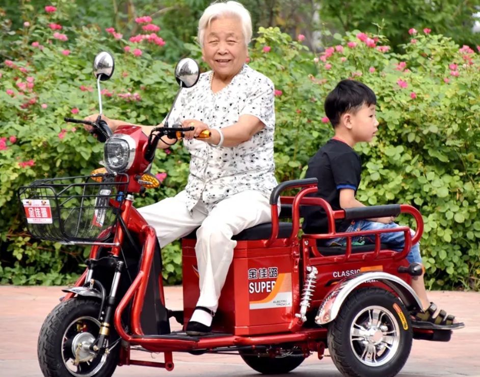 "骑三轮车接送孩子"居然被禁,那家长该如何接送孩子?-新浪汽车