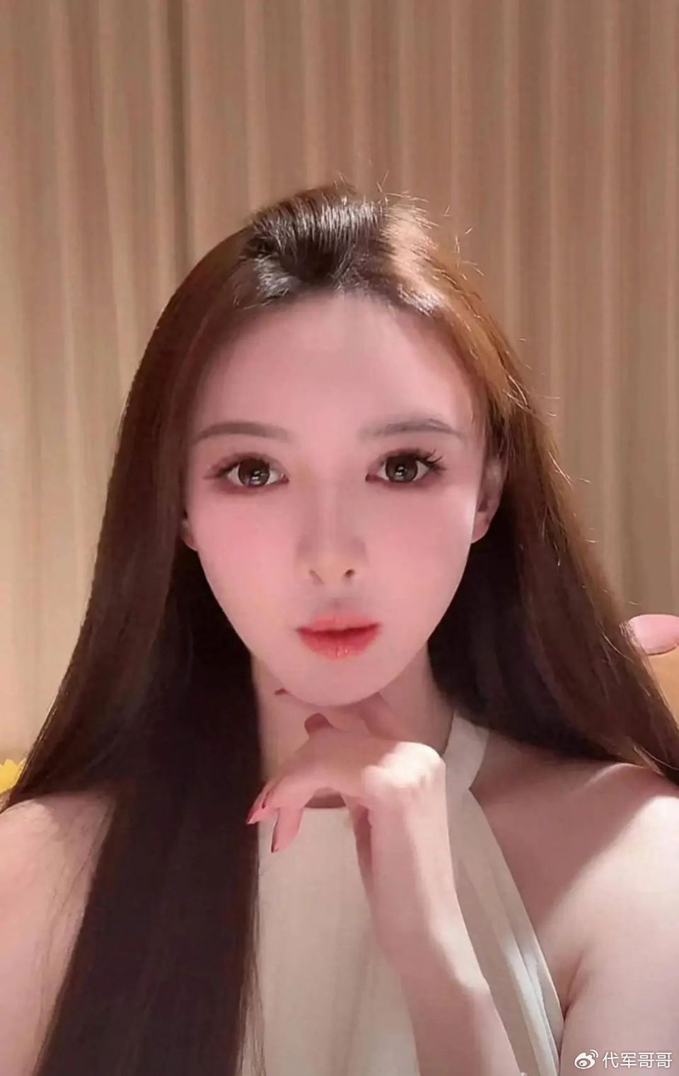 叶珂打破沉默!生女后分手内情曝光,黄晓明私人生活引热议