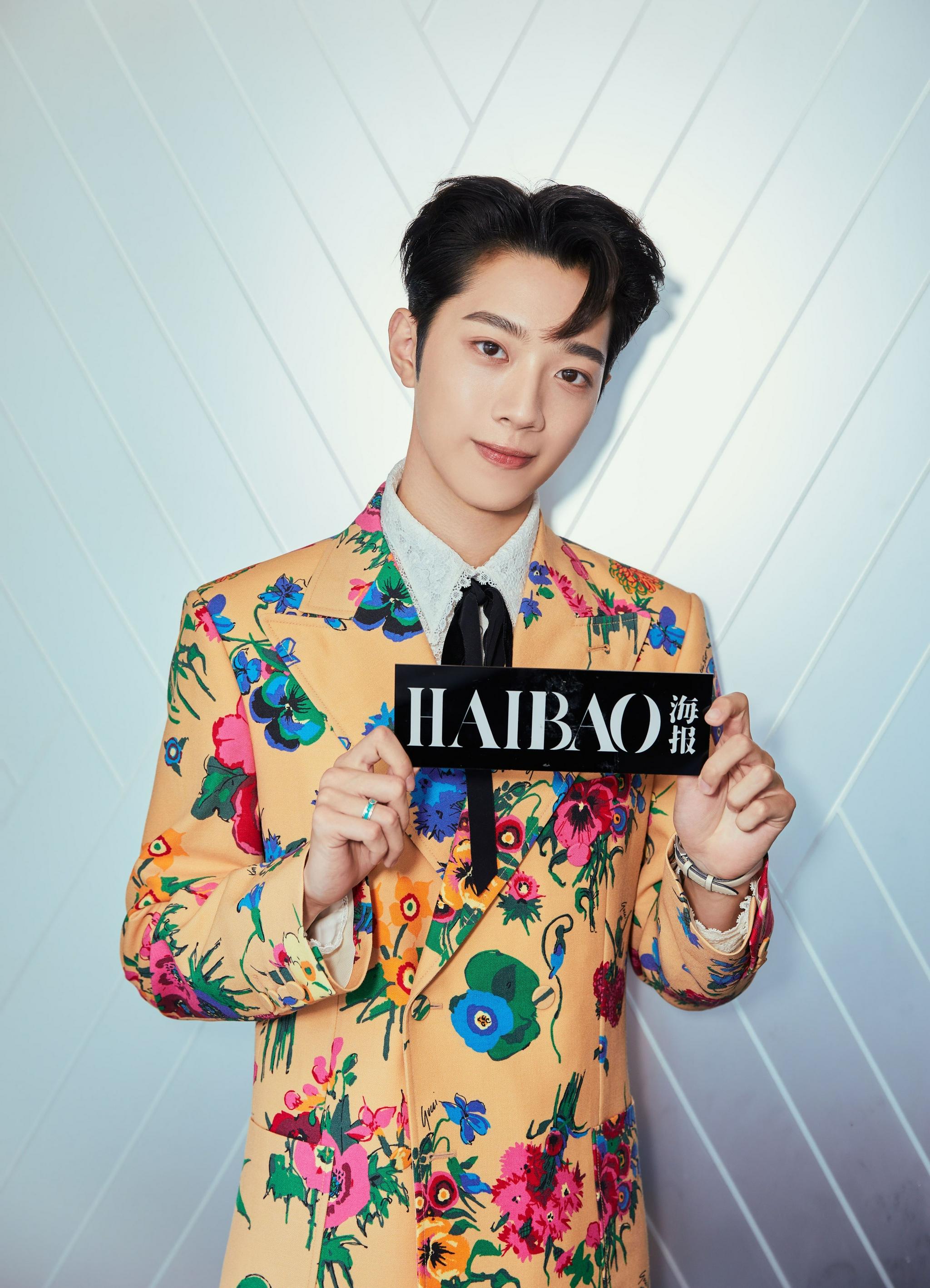 赖冠霖蕾丝繁花西装##赖冠霖[超话]# 出席gucci aria上海大秀,活动