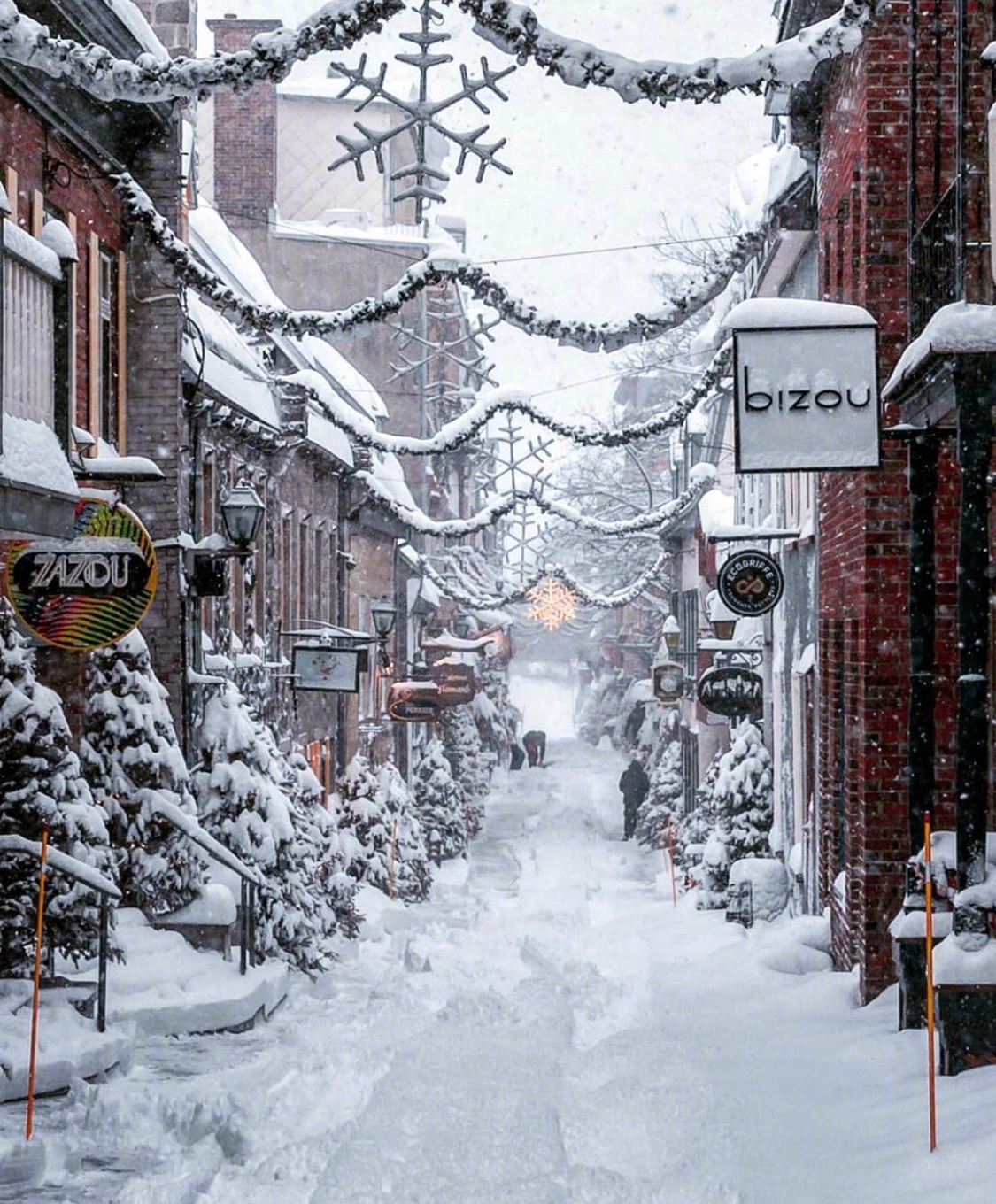 雪天里的魁北克小镇