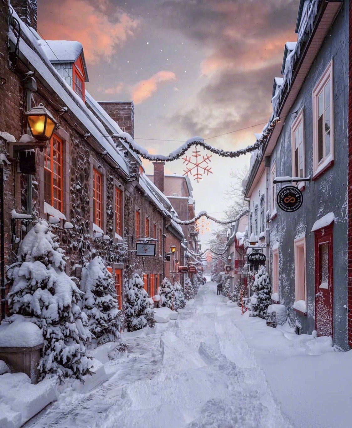 雪天里的魁北克小镇