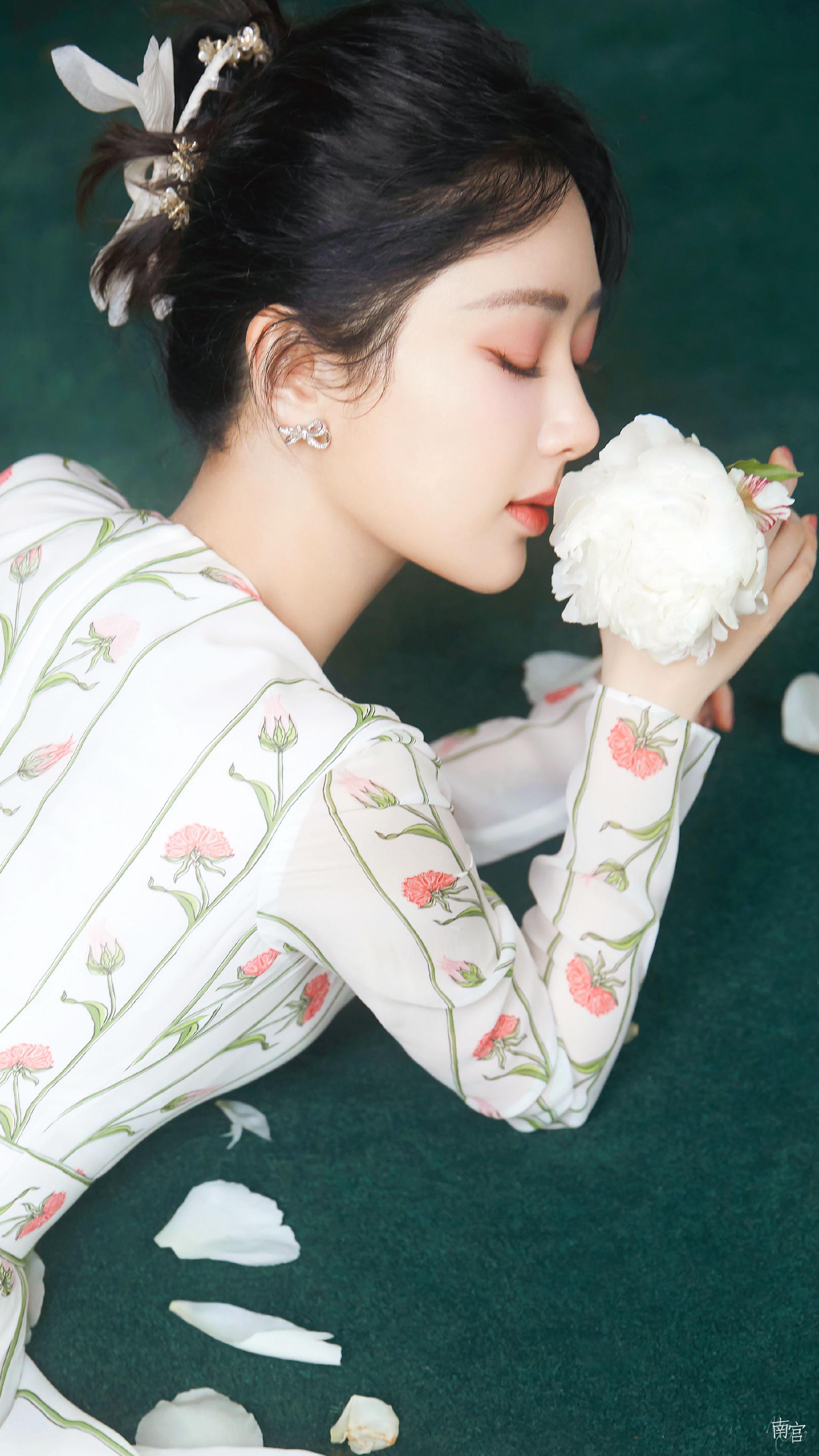 杨紫| 唯一纯白茉莉花_高清图集_新浪网