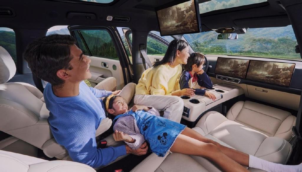 理想L7和L8手拉着手来了！35休闲区蓝鸢梦想 - Www.slyday.coM