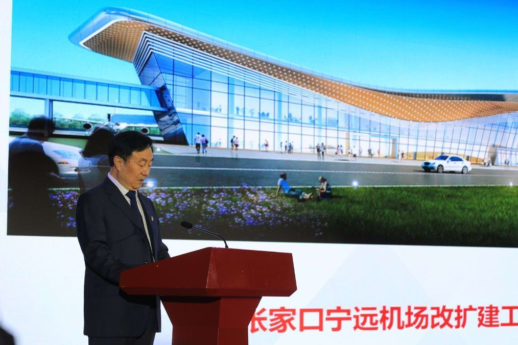 在铁路沿线张北县谋划开发天鹅湖国际马术小镇,红人谷国际影视动漫