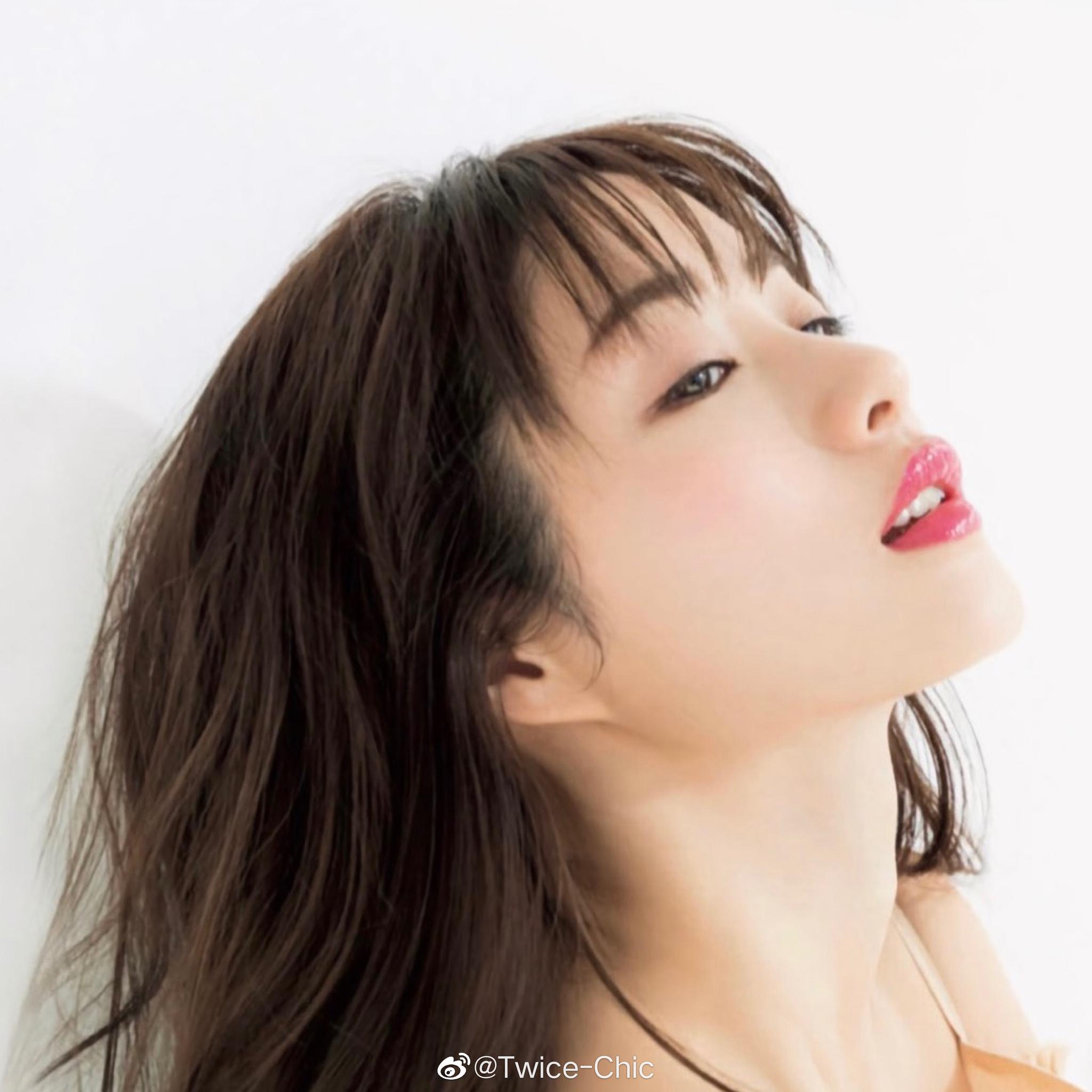 石原里美 x MAQUIA 5月刊 | 啫喱草莓唇,柳叶弯月眉