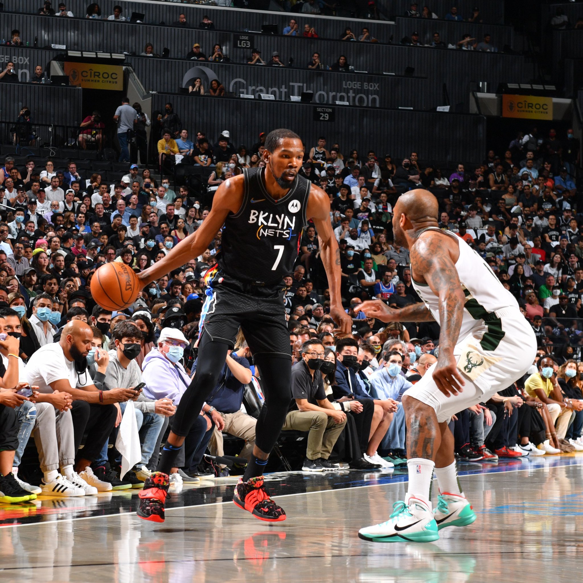 杜兰特欧文合砍54分,篮网125比86狂屠雄鹿!系列赛2比0领先!