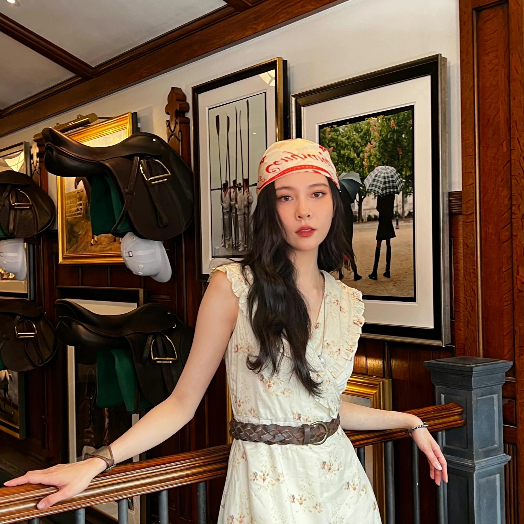 宋妍霏穿碎花连衣裙也太美了吧