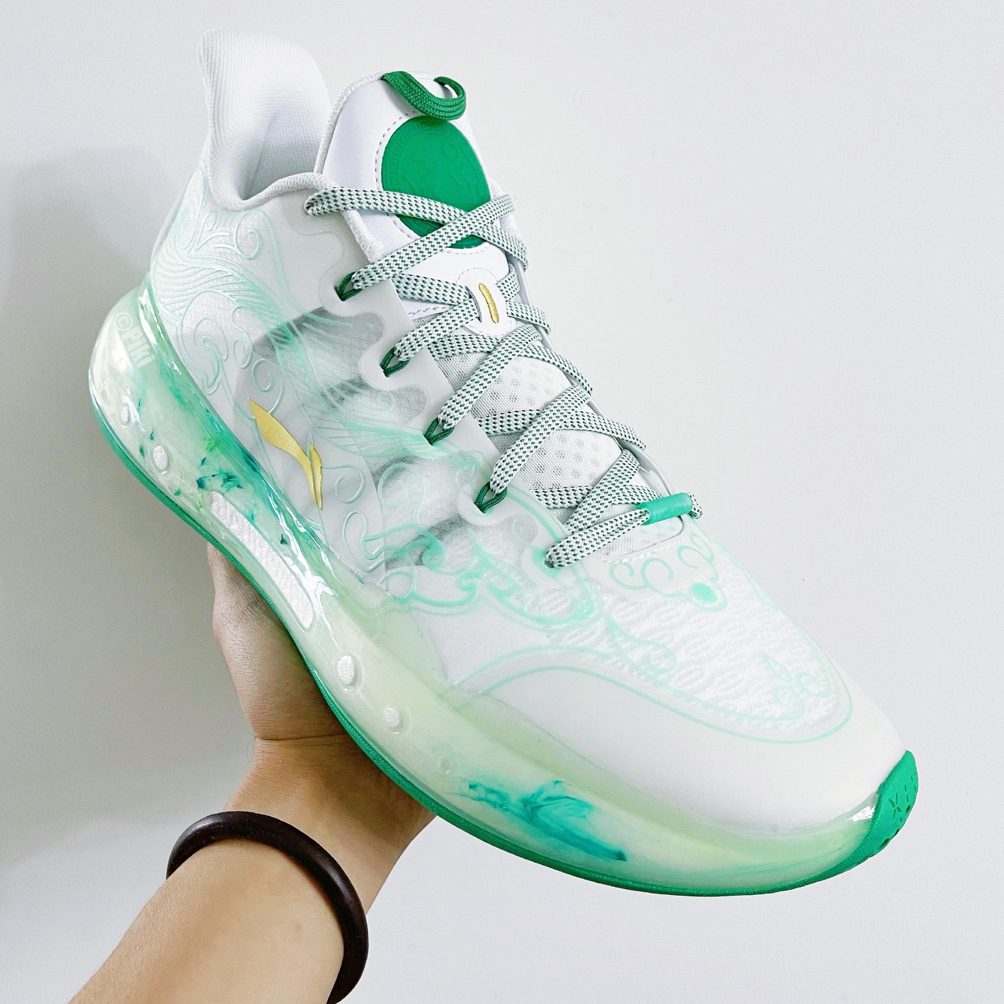 巴特勒在全明星赛上脚驭帅1442低帮「白虎符」pe