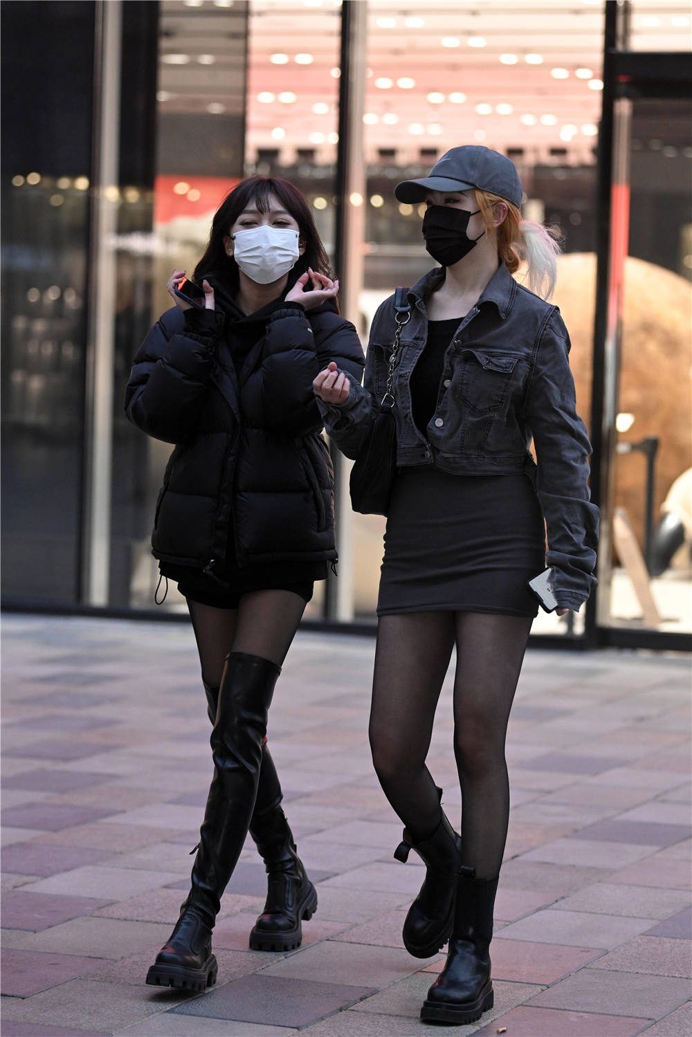 秋冬季节的黑色丝袜,没有搭配高跟鞋,是一种什么感觉?__财经头条