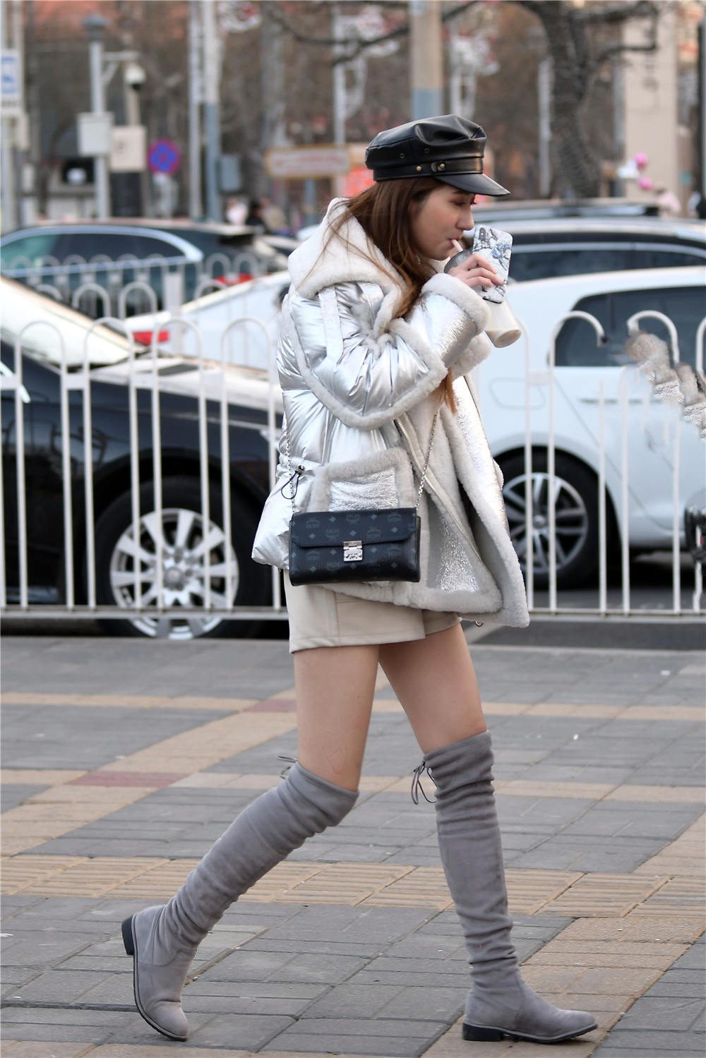 过膝靴,冬季搭配的单品,不少美女都很喜欢|美女|过膝靴|长靴_新浪新闻