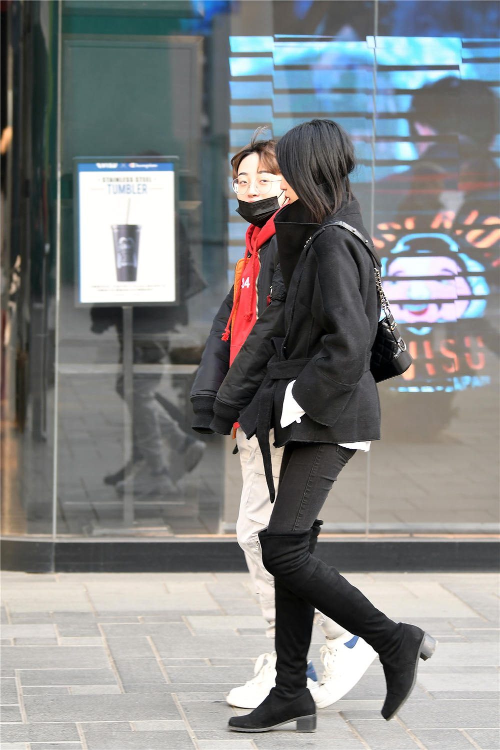 过膝靴,冬季搭配的单品,不少美女都很喜欢|美女|过膝靴|长靴_新浪新闻