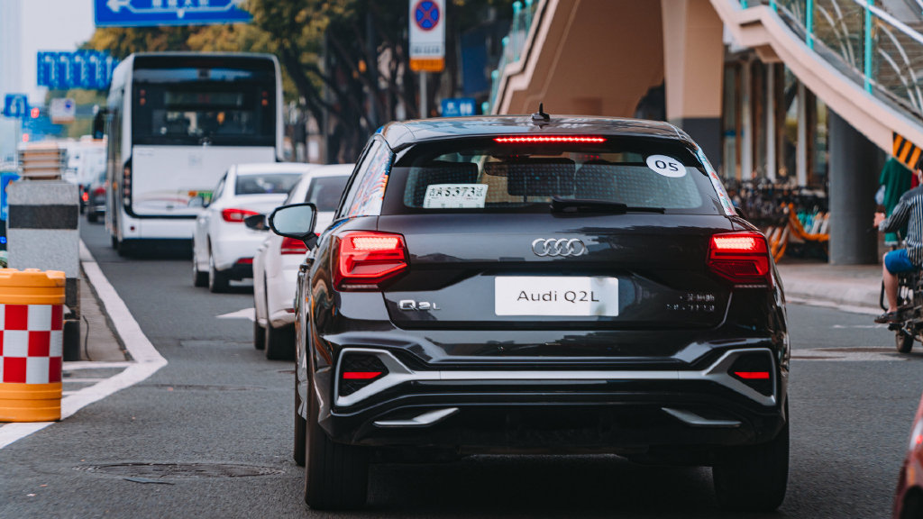 试驾2022款奥迪q2l年轻人的时尚和面子