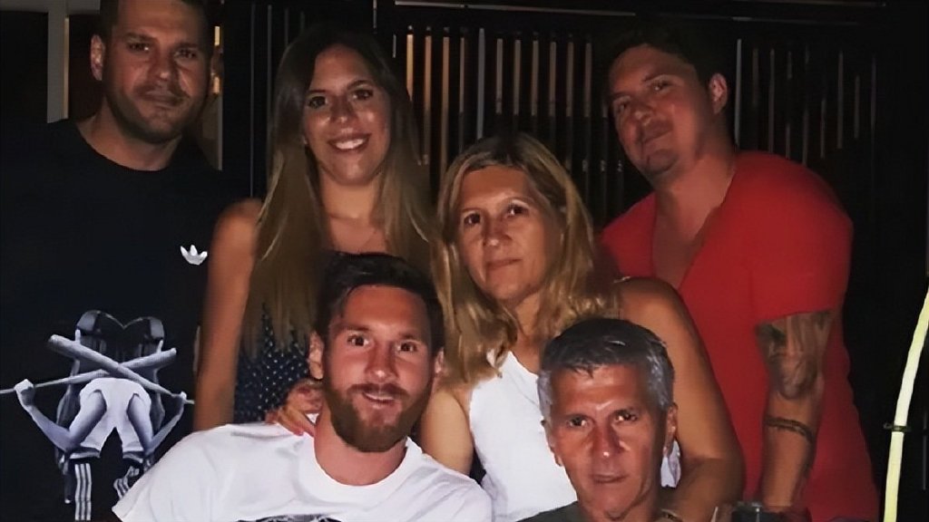 梅西专访带刺?C罗和他家庭教育真的区别很大 下一代都受影响休闲区蓝鸢梦想 - Www.slyday.coM 梅西专访带刺?C罗和他家庭教育真的区别很大 下一代都受影响休闲区蓝鸢梦想 - Www.slyday.coM