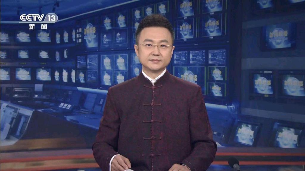 刚强王端端老同事时隔11年再同台主持,一个儒雅帅气一个漂亮端庄