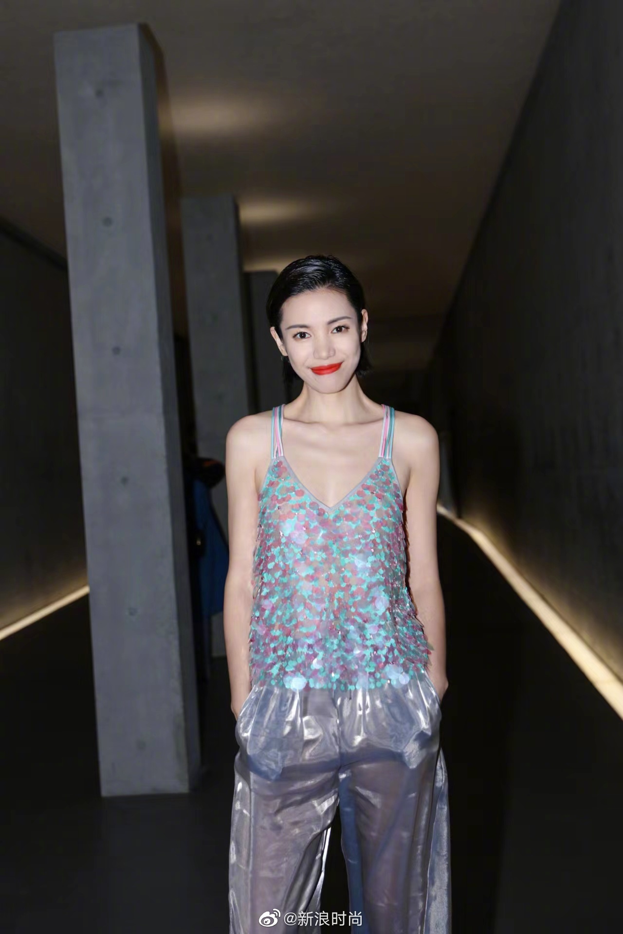 时尚主播@linda_李静 赴米兰看秀,亮相emporio armani秀场……__财经