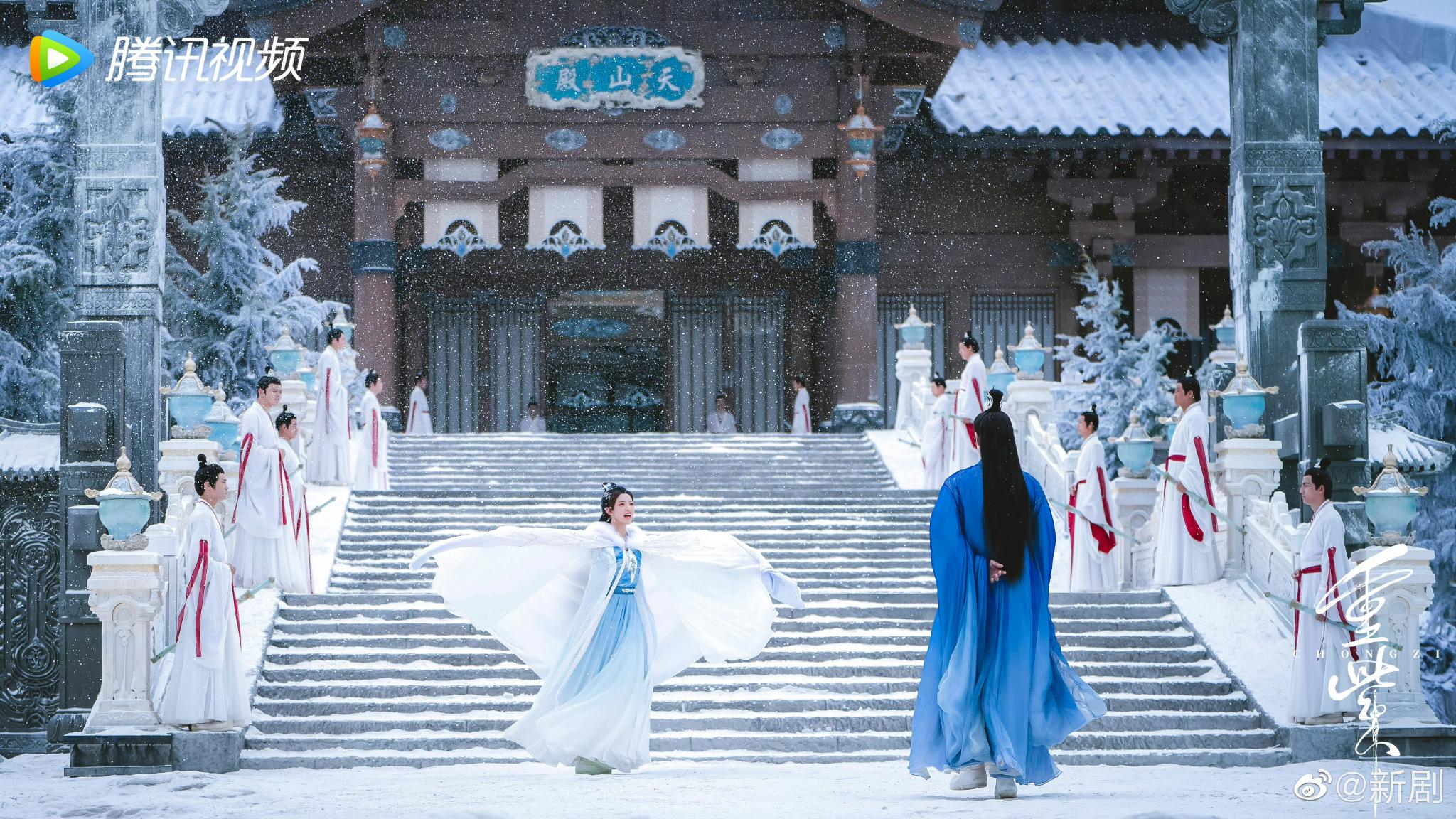 杨超越、徐正溪《重紫》雪地剧照~ 梅花霁雪好美……__财经头条