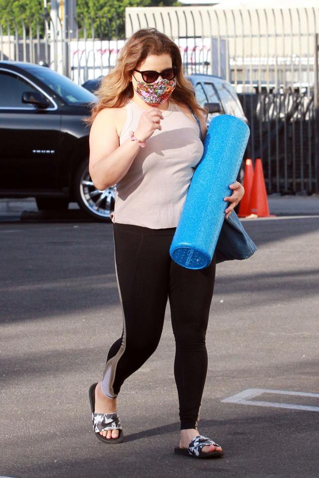 女星贾斯蒂娜·马查多现身洛杉矶街头,她有着特别的韵味