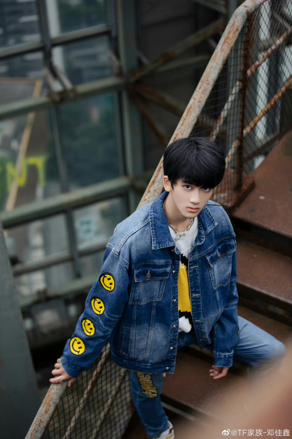 哇哦～邓佳鑫的拍立得照好有氛围感!__财经头条