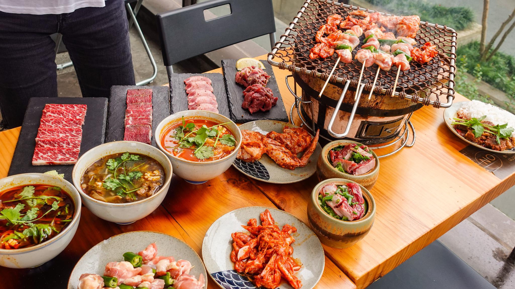 吃垮它!藏匿于商圈后的小巷子,自助牛肉烧烤|天街|牛肉|米线_新浪新闻