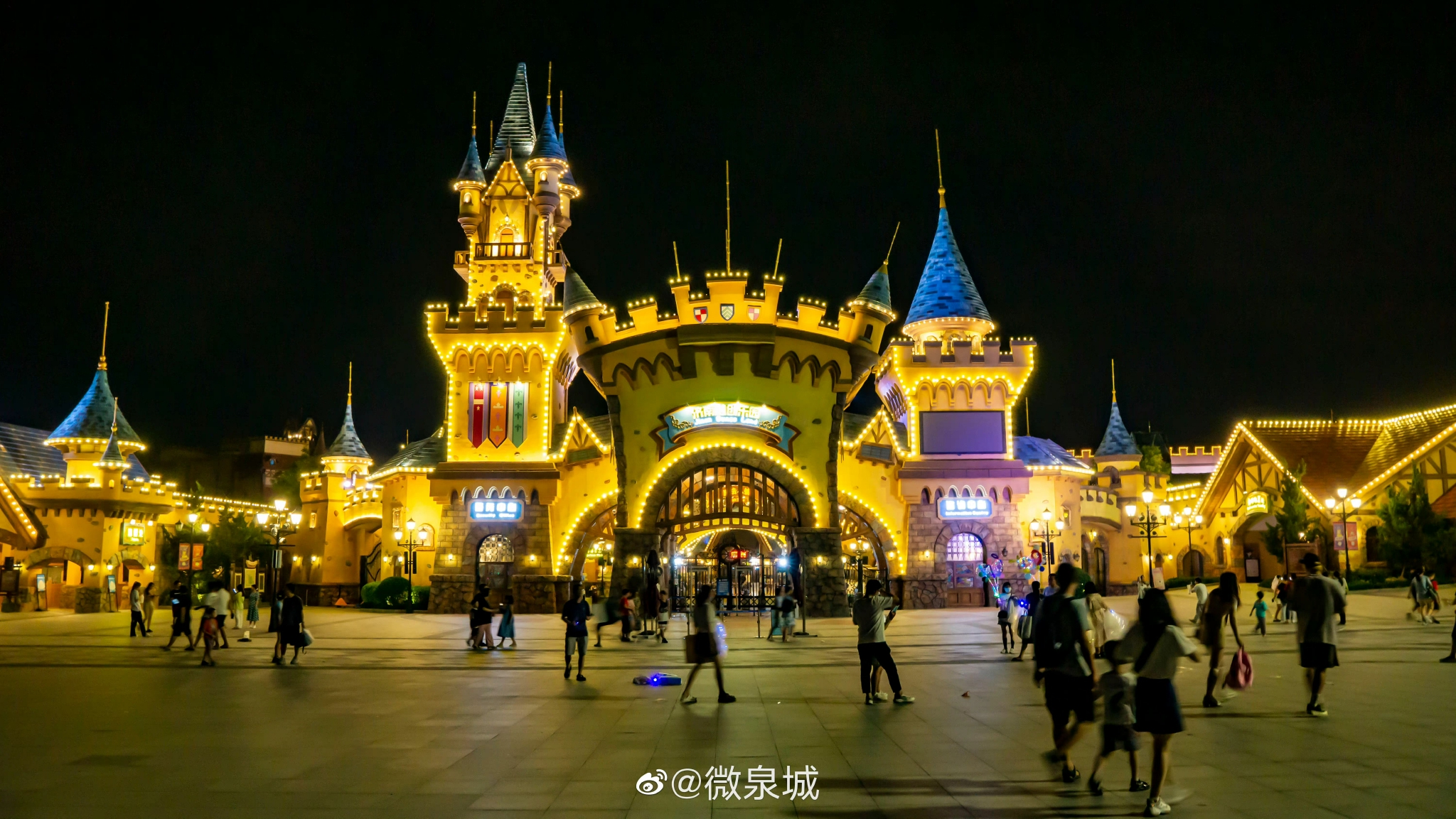 夜晚的济南融创乐园__财经头条