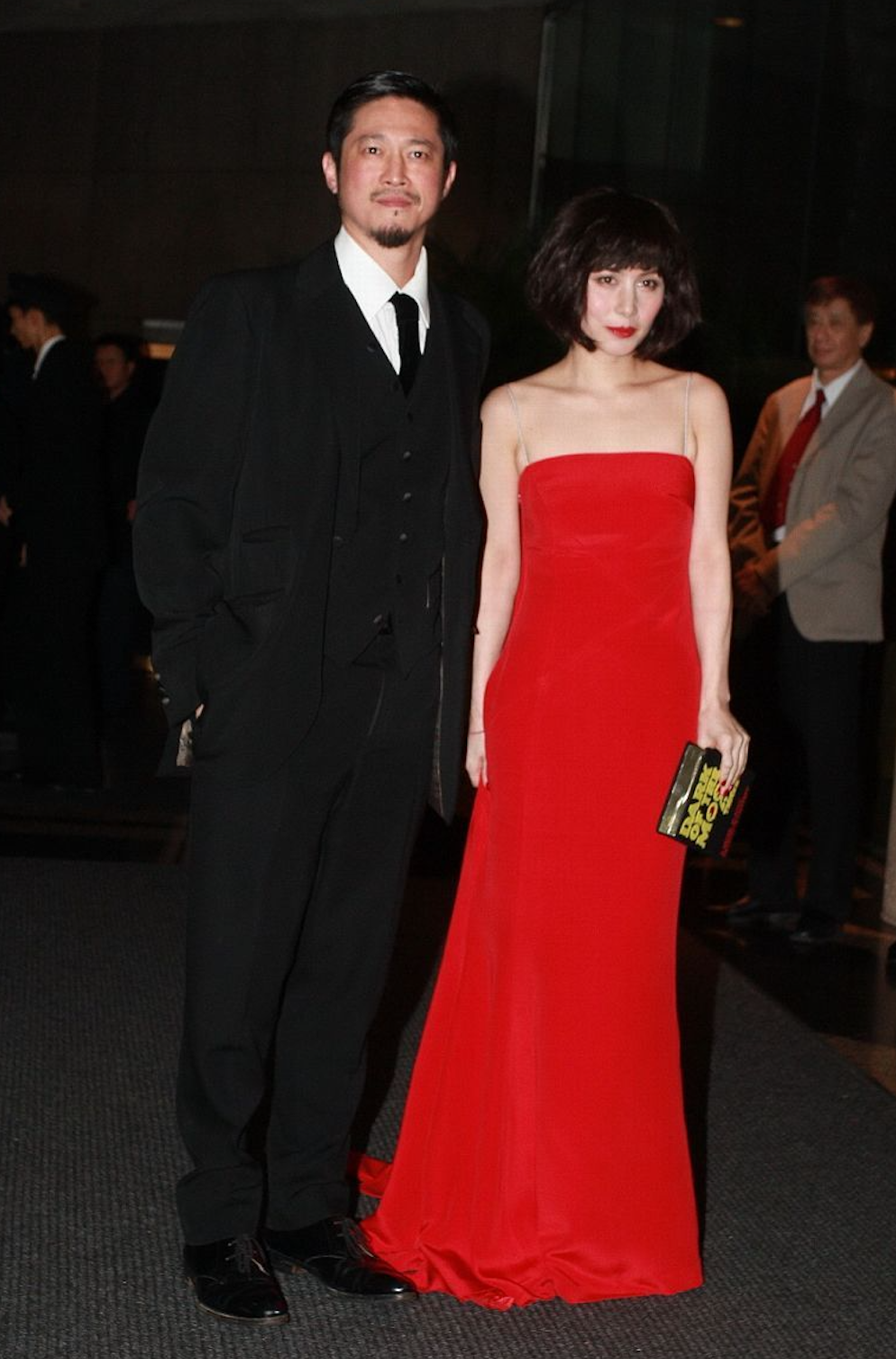 何超仪晒照为丈夫庆生48岁陈子聪头发胡子花白病愈后略显苍老