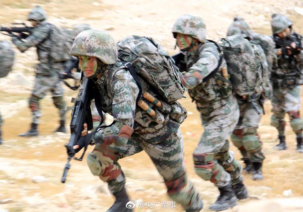 不爱红装爱武装 这是