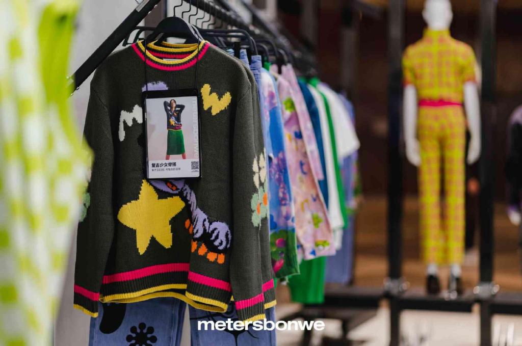 美邦服饰旗下品牌metersbonwe上海千树概念先锋店火爆开幕,2022春夏
