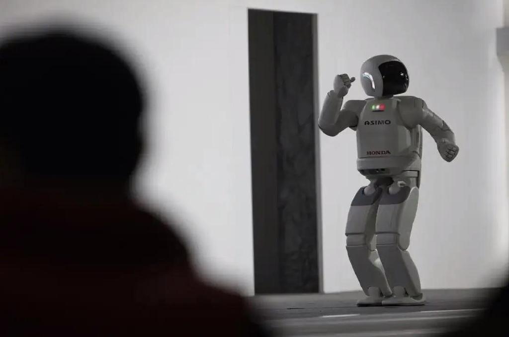 为了不吃爱情的苦，年轻人选择花钱买机器人休闲区蓝鸢梦想 - Www.slyday.coM